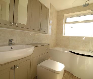 3 bedroom terraced house to rent - Photo 3