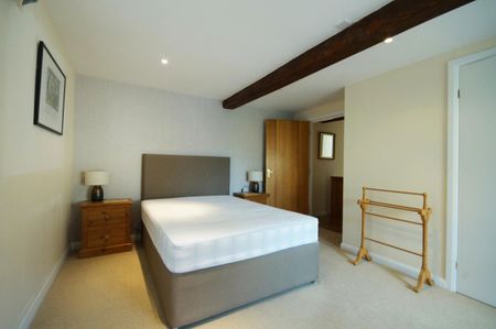 A 2 Bedroom Flat in Prestbury GL52 3BG - Photo 4