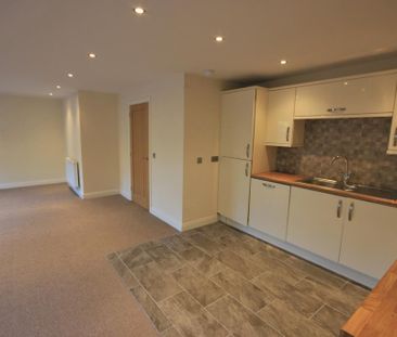 2 bedroom ground floor flat to rent - Photo 2