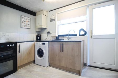 3 bedroom end of terrace house to rent - Photo 5