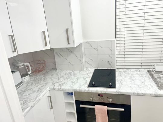 Studio Flat, Ivor Court, NW1 - Photo 1