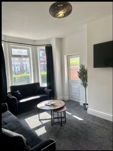 5 Bed Terraced House, Seedley Park Road, M6 - Photo 2