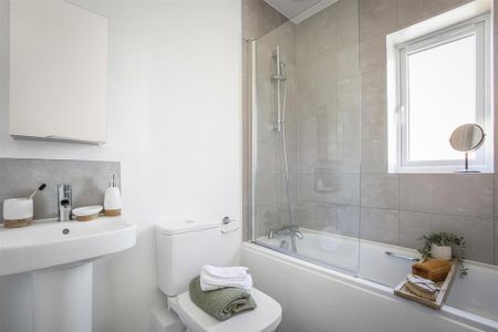 3 bedroom semi-detached house to rent - Photo 2