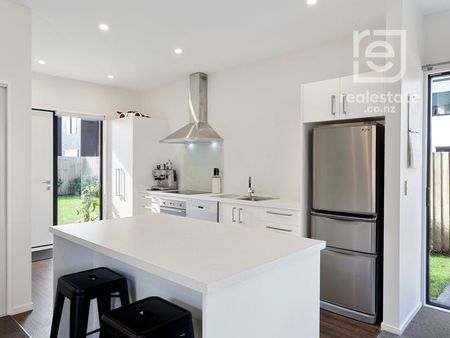 Stand Alone Townhouse - Photo 4