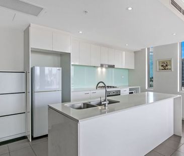 Modern 2-Bedroom Apartment in the Heart of Parramatta - Photo 3