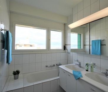 Grosszügige 5.0-Zimmerwohnung mit Dachterasse und Weitblick - Photo 3