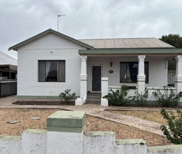 2 MacKenzie Street - Photo 2