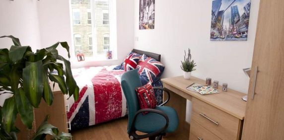 1 bedroom in a flat share to rent - Photo 2