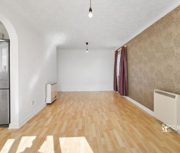 St. Leonards Close, Grays, RM17 - Photo 6