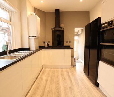 1 bedroom in a flat share to rent - Photo 6