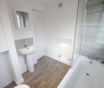 3 bedroom flat to rent - Photo 4