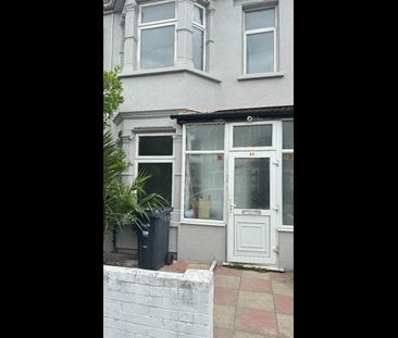 4 Bed Terraced House, Britannia Road, IG1 - Photo 1