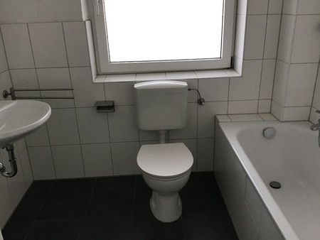 Charmante 2-Raum-Wohnung mit Tageslichtbad und Balkon! - Foto 4