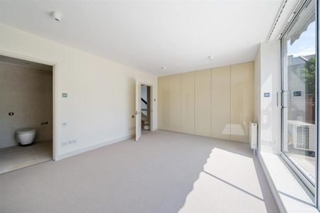 4 bedroom terraced house to rent - Photo 3