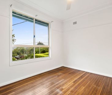 Charming Three Bedroom Home - Photo 3