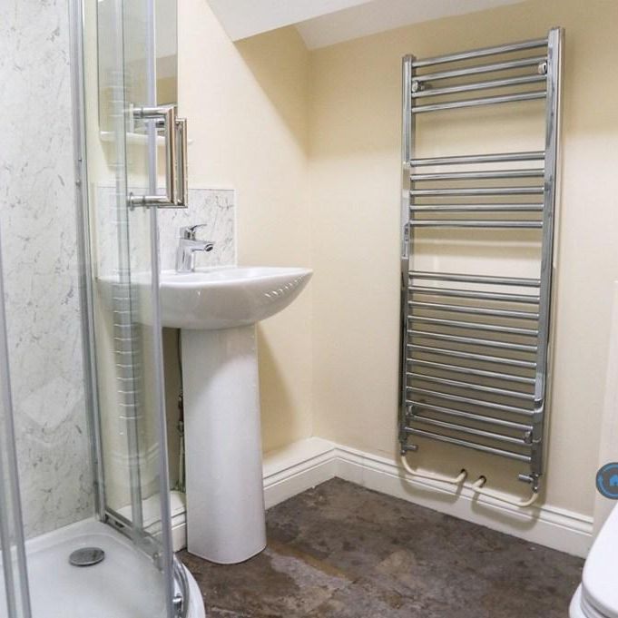 4 bedroom flat to rent - Photo 1