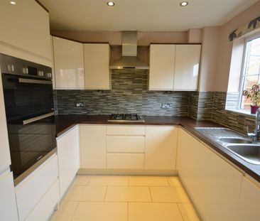 Manor Crescent, Epsom, Surrey, KT19 7EE - Photo 2