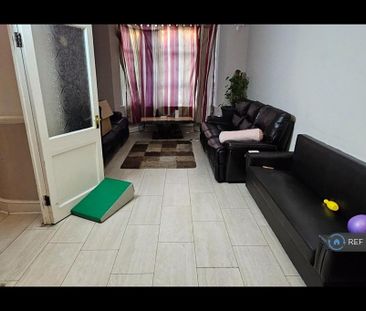 6 bedroom terraced house to rent - Photo 2