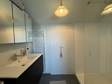 Recent duplexappartement met 2 ruime slaapkamers op wandelafstand van horeca, winkels en openbaar vervoer - Foto 5