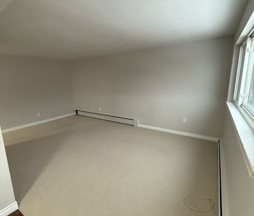 For Lease - 370 Penn Avenue Unit# 203, Newmarket, Ontario - Photo 2