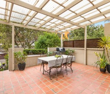 Spacious townhouse with outstanding garden area - Photo 1