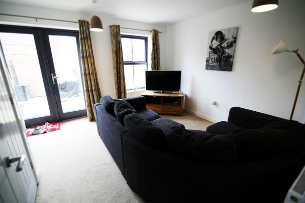 2 bedroom terraced house to rent - Photo 1