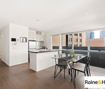 Stunning TOP FLOOR apartment with MCG VIEWS - Photo 4