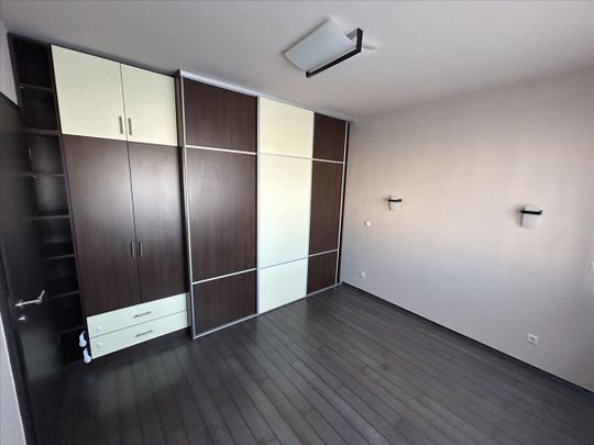 Kiadó újszerű állapotú panel lakás - Győr - Fotó 1