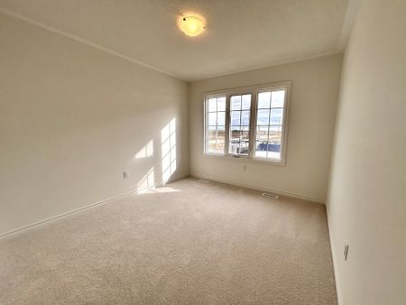 For Lease - 8 Bridgeland Drive, Whitby, Ontario - Photo 3