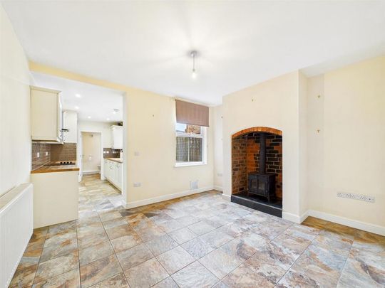 4 bedroom terraced house to rent - Photo 1