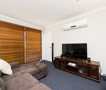 Modern Street Front Villa - Photo 1