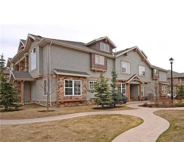 2 bedroom stacked Townhome in Panorama Hills NW — 2 Bedrooms Townhouse - Photo 1
