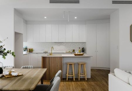 Modern Designer Home – Light, Style & Comfort Combined - Photo 2