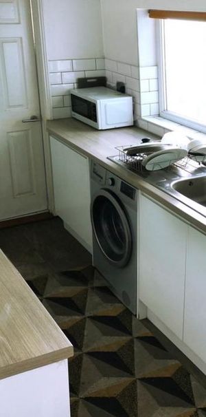 1 bedroom in a house share to rent - Photo 1