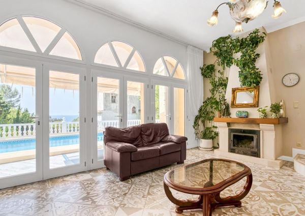 Villa for rent in Cumbre del Sol with 5 bedrooms