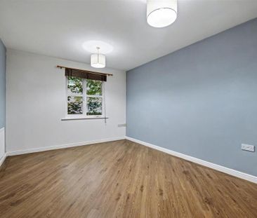 2 bedroom ground floor flat to rent - Photo 3