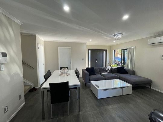 5 Bedroom + Double Garage + Off Street Parking - Photo 1