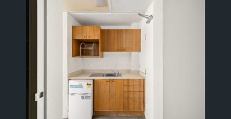 Hotel-style studio apartment in prime village setting - Photo 2