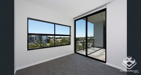 Stylish One-Bedroom Apartment with Superb Views & Unbeatable Location - Photo 4