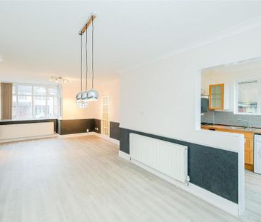 3 bedroom semi-detached house to rent - Photo 3