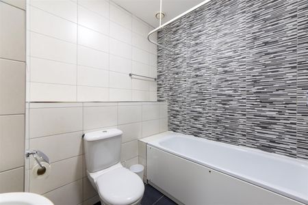 2 bed flat to rent in Holly Avenue, Newcastle Upon Tyne, NE2 - Photo 3