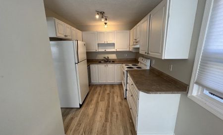 1050 Saint David Crescent - Photo 5