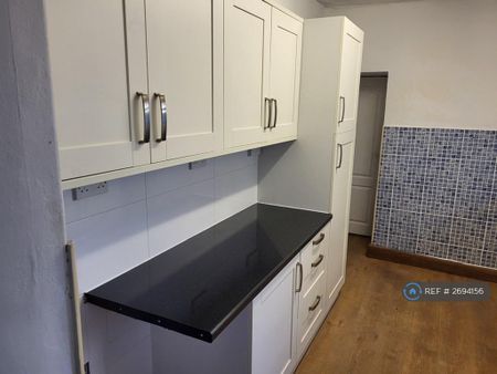 3 bedroom terraced house to rent - Photo 3