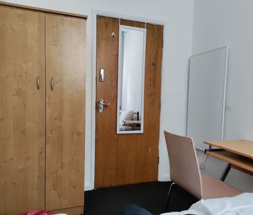 3 Bed Flat, The Study, M6 - Photo 5