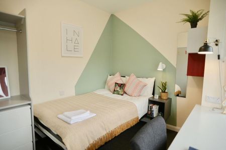 1 bedroom in a house share to rent - Photo 2