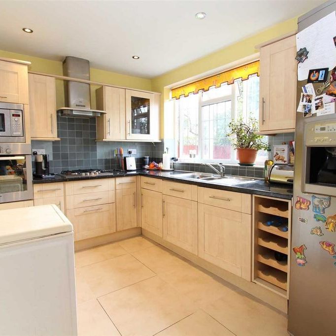 3 bedroom semi-detached house to rent - Photo 1