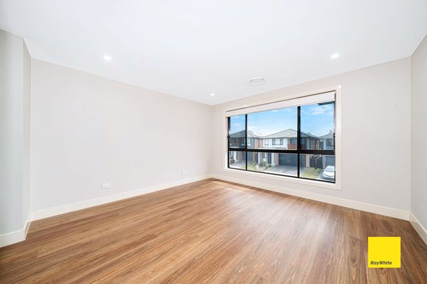 Beautiful & Spacious House Close to Amenities - Photo 1