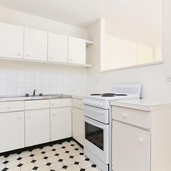 Conveniently Located One Bedroom Apartment - Photo 1