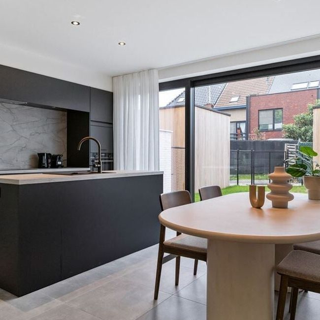 Eengezinswoning te huur in Zwijndrecht voor € 1.595 met 4 slaapkamers - Photo 1