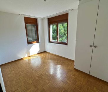 Helle 4.5-Zimmer-Wohnung mit Balkon - Photo 2